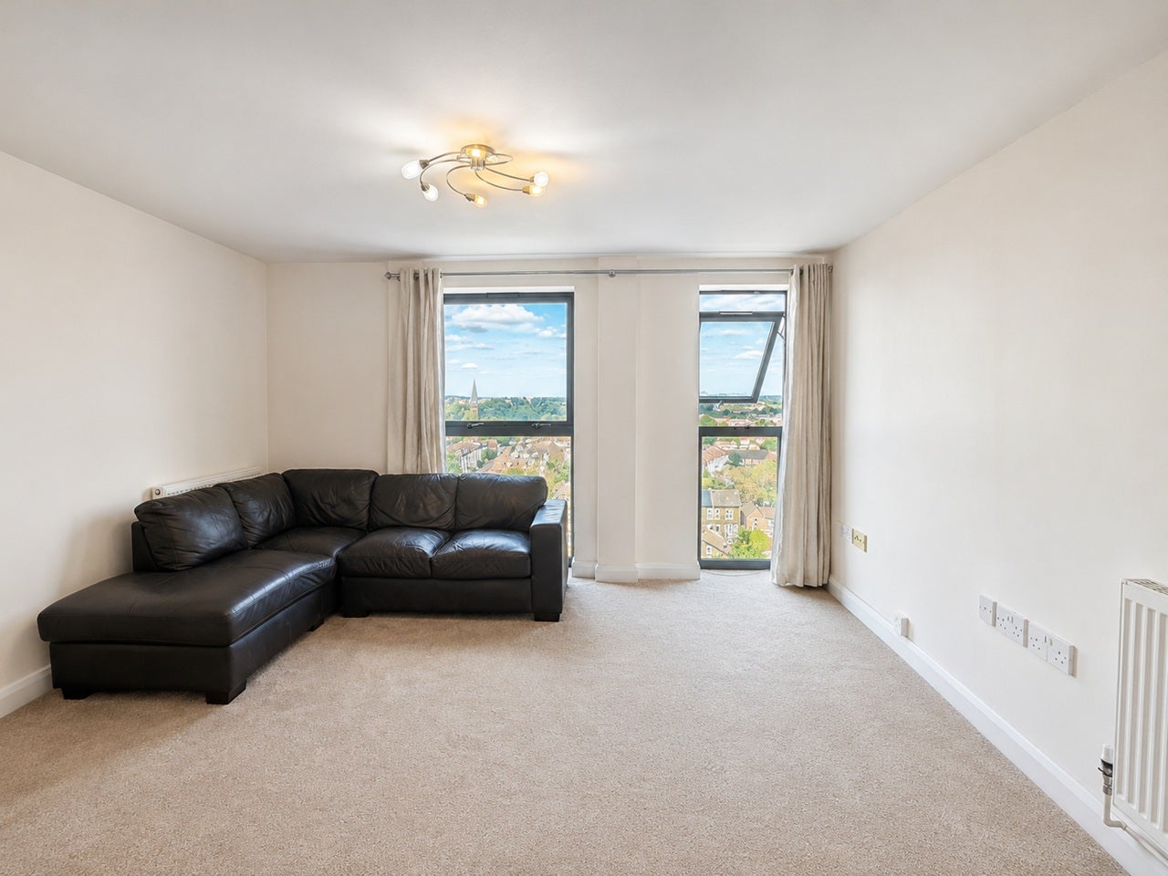 Flat London Road in Greater London