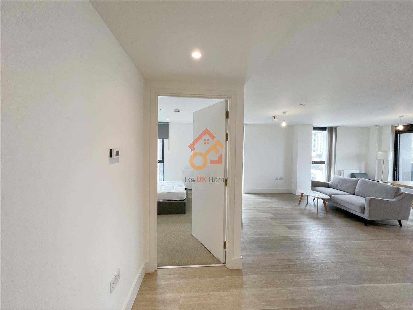 Flat Marshgate Lane in Greater London