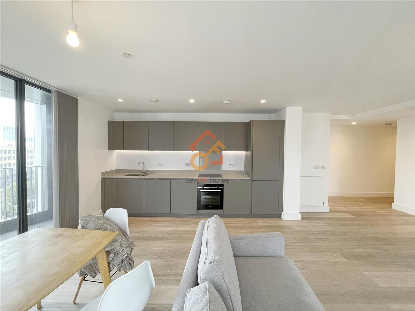 Flat Marshgate Lane in Greater London