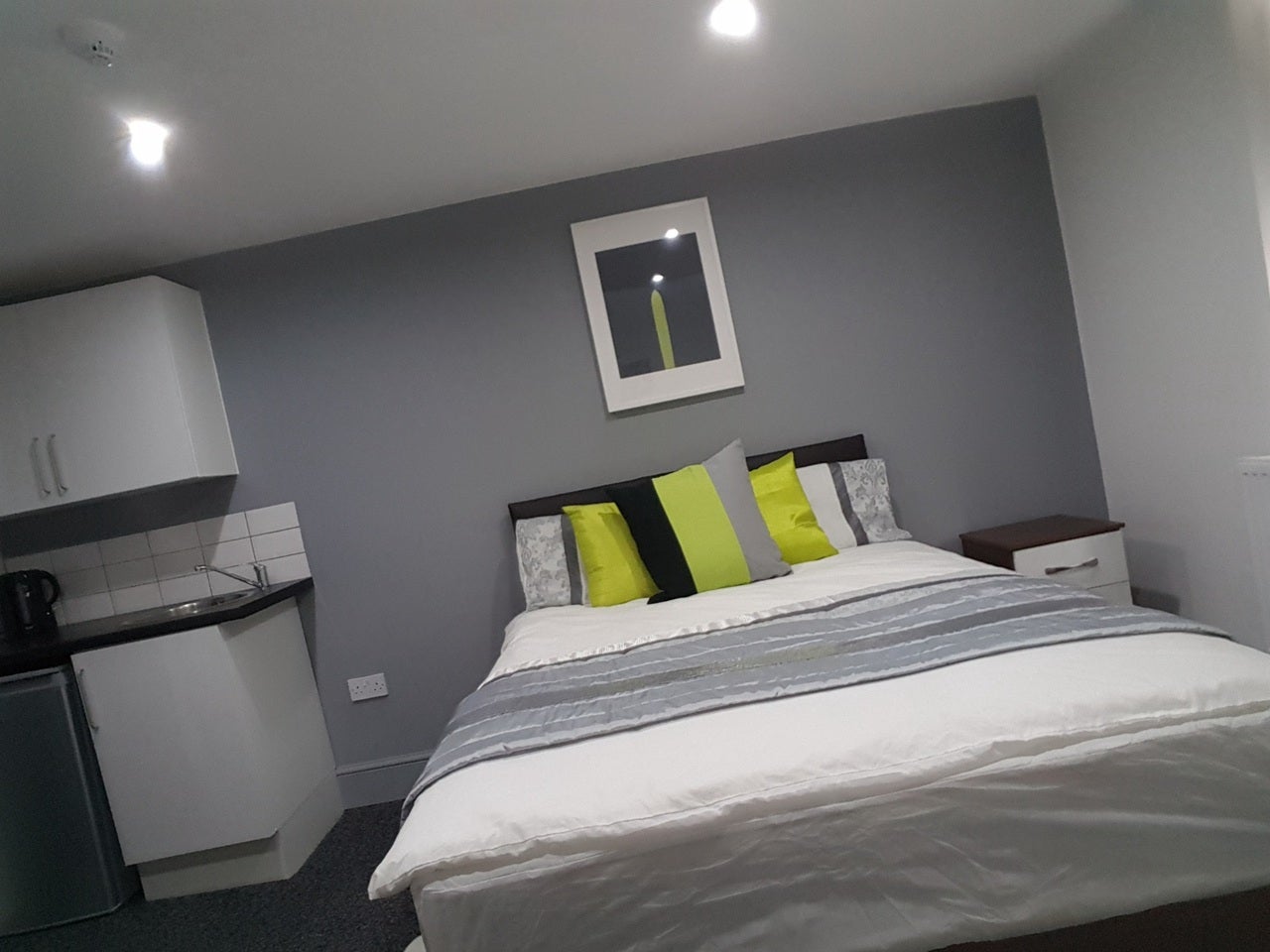 Room Ordnance Road in Coventry