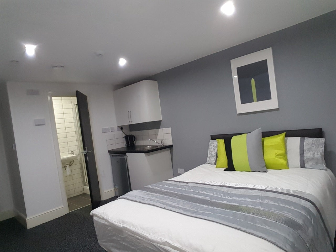 Room Ordnance Road in Coventry