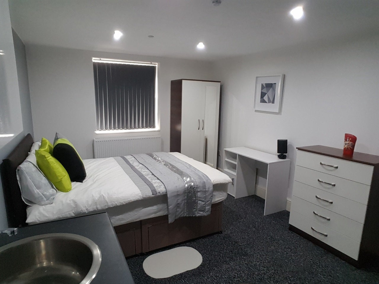 Room Ordnance Road in Coventry