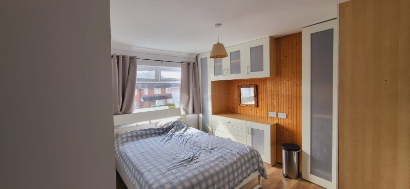 Room Kewstoke Avenue in Cardiff