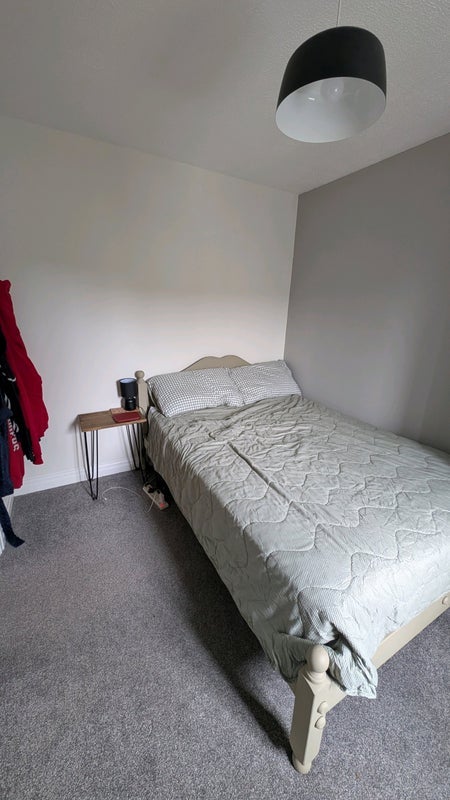 Room Montonfields Road in Salford