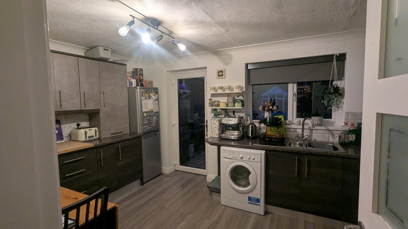 Room Montonfields Road in Salford