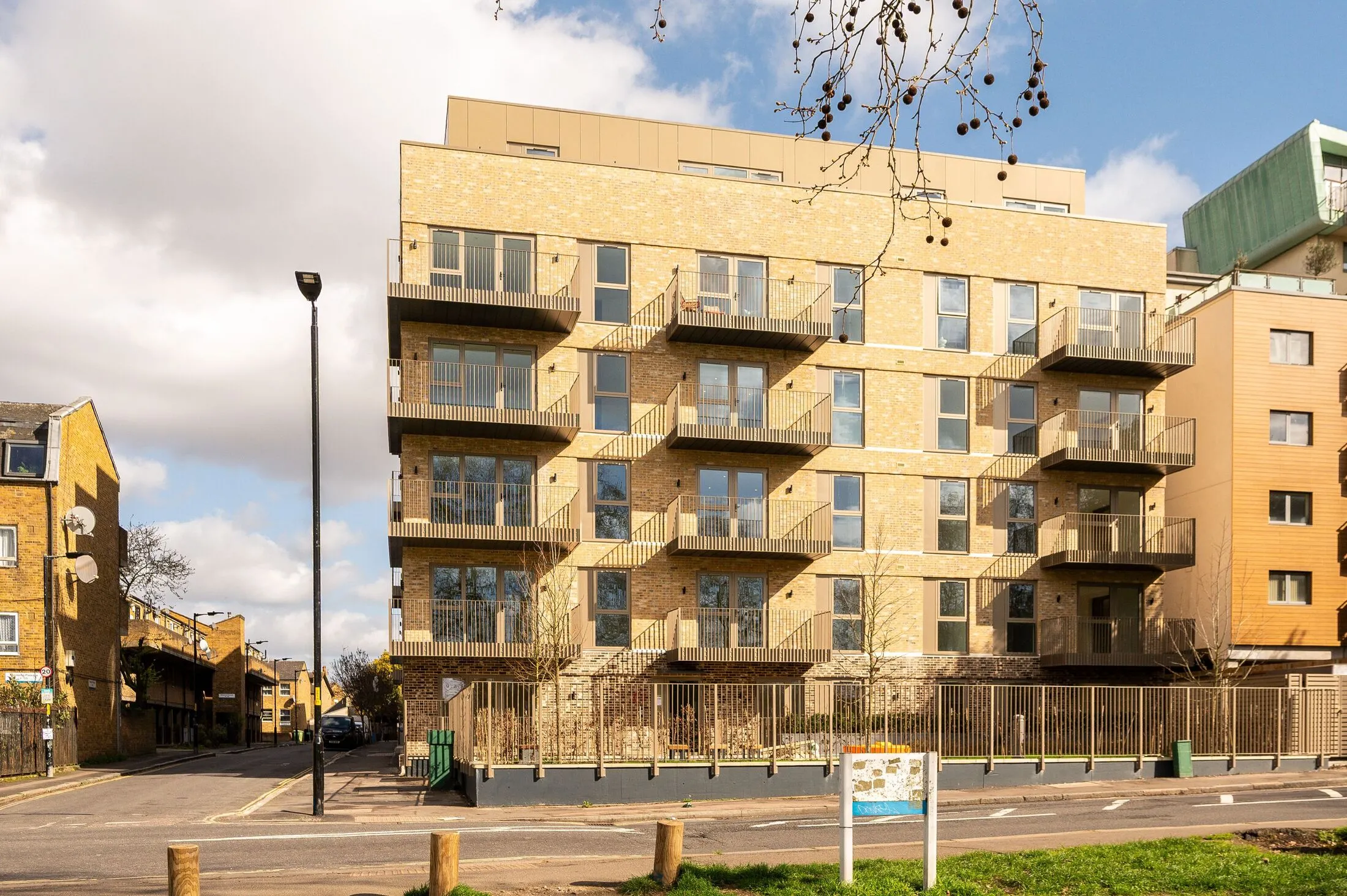 Flat Solomon's Passage in Greater London