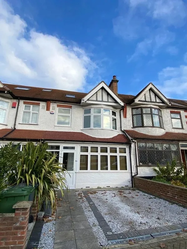 Room Hawkesfield Road in Greater London
