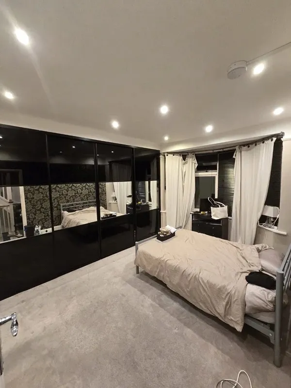 Room Hawkesfield Road in Greater London