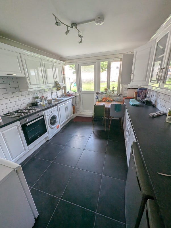 Room Canter Way in Greater London