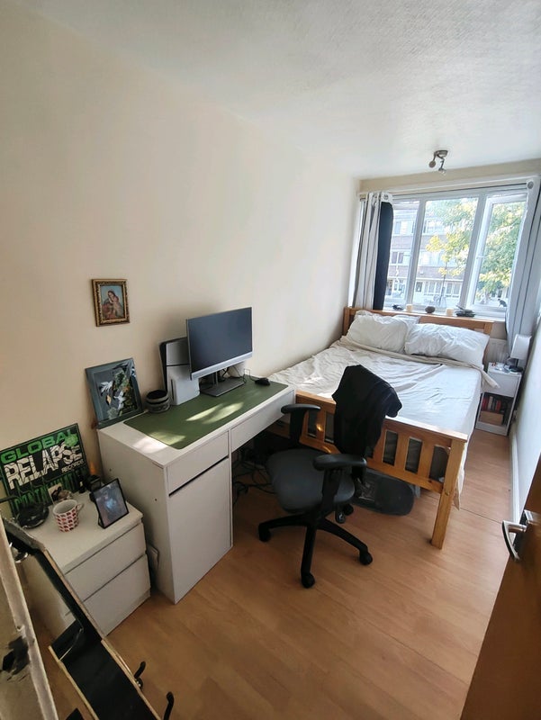 Room Canter Way in Greater London