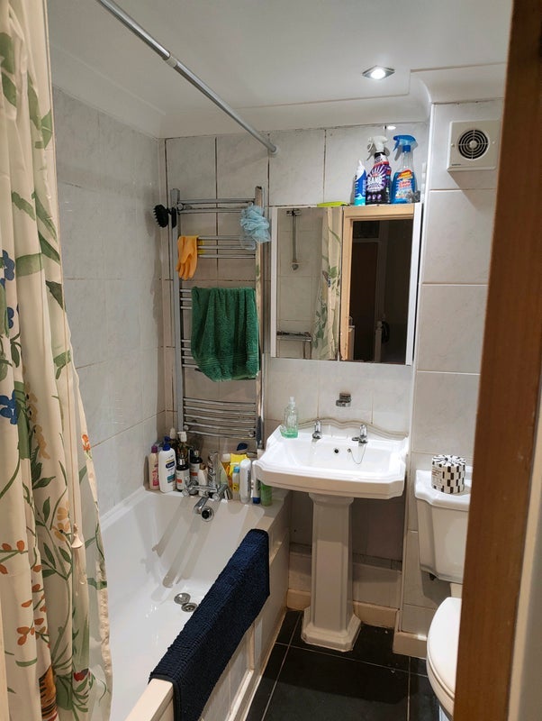Room Canter Way in Greater London