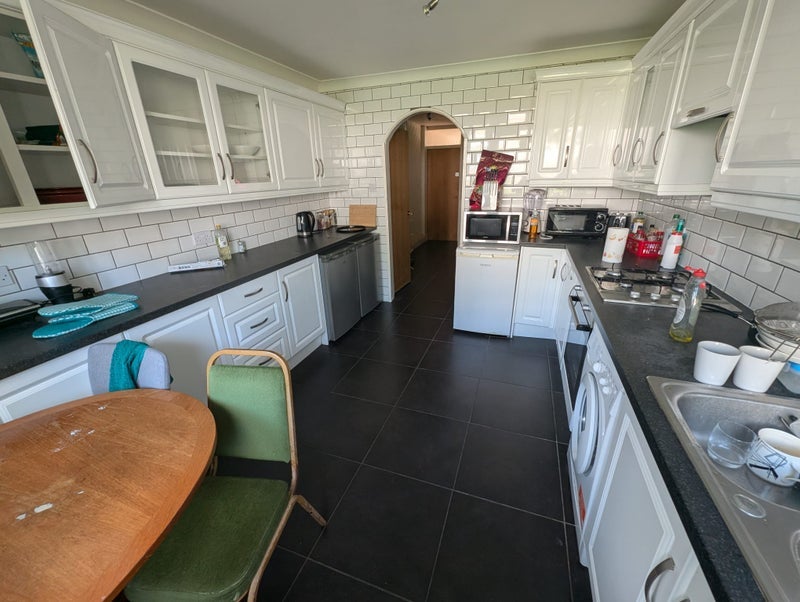 Room Canter Way in Greater London