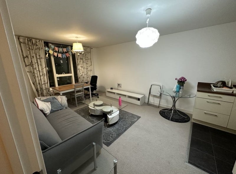 Flat Wellesley Road in Greater London