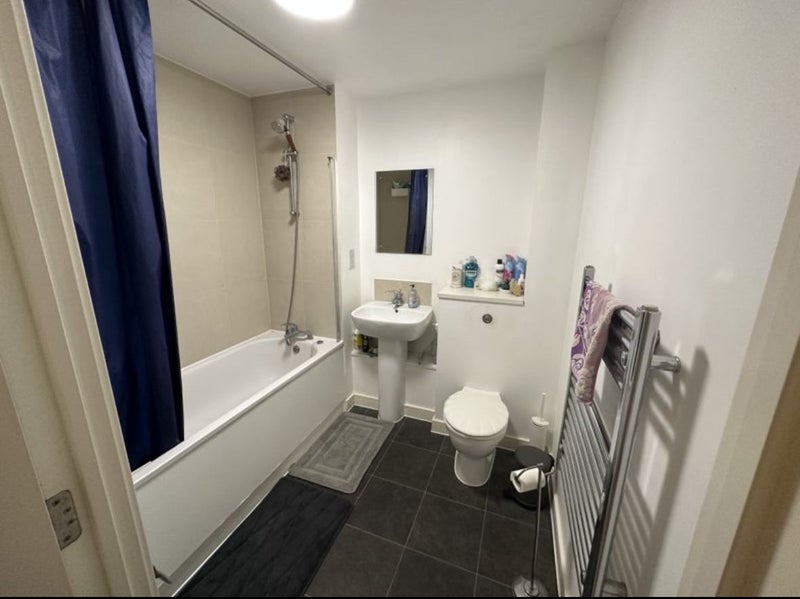 Flat Wellesley Road in Greater London