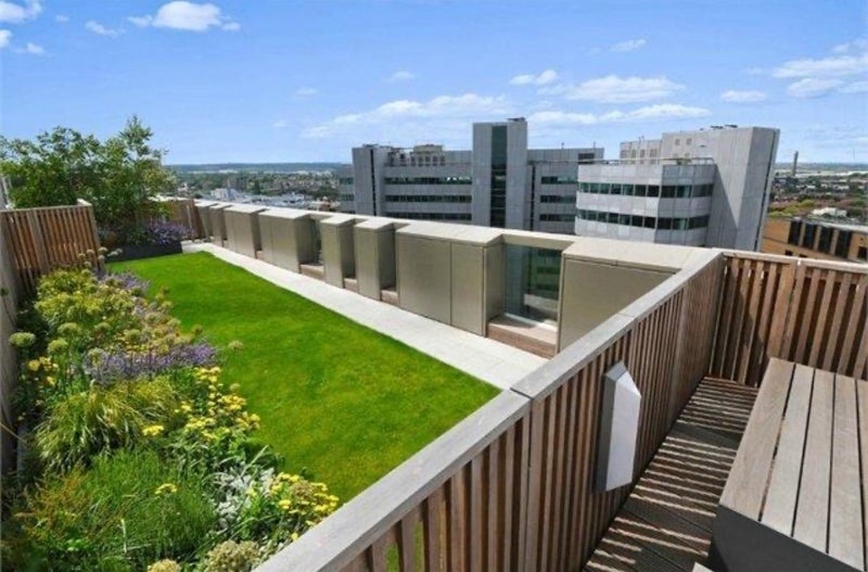 Flat Wellesley Road in Greater London