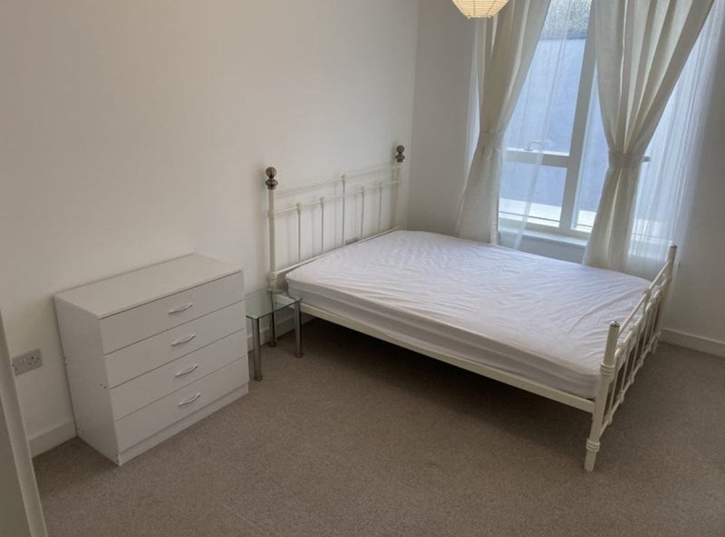 Flat Wellesley Road in Greater London