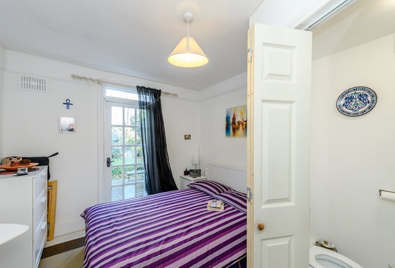 Room Almack Road in Greater London