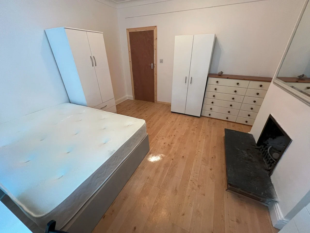 Room Greenfield Gardens in Greater London