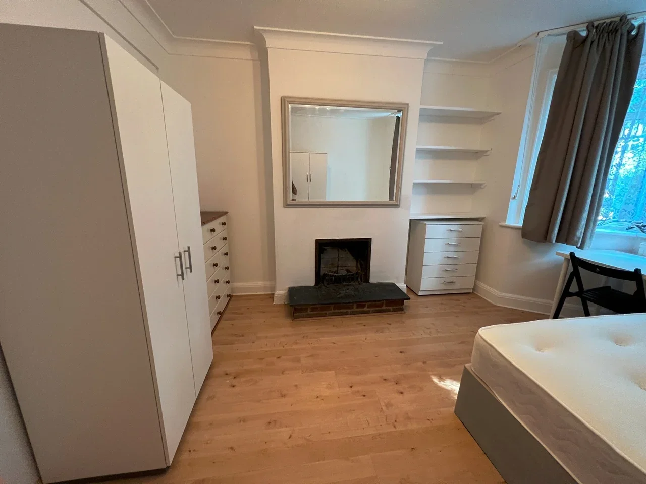 Room Greenfield Gardens in Greater London