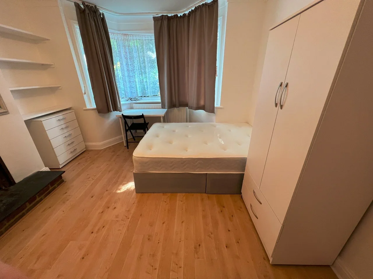 Room Greenfield Gardens in Greater London