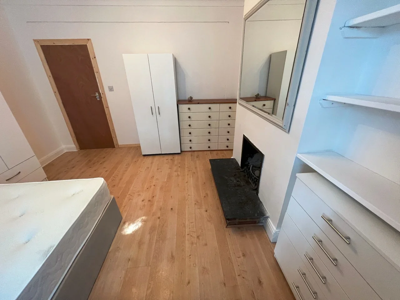 Room Greenfield Gardens in Greater London