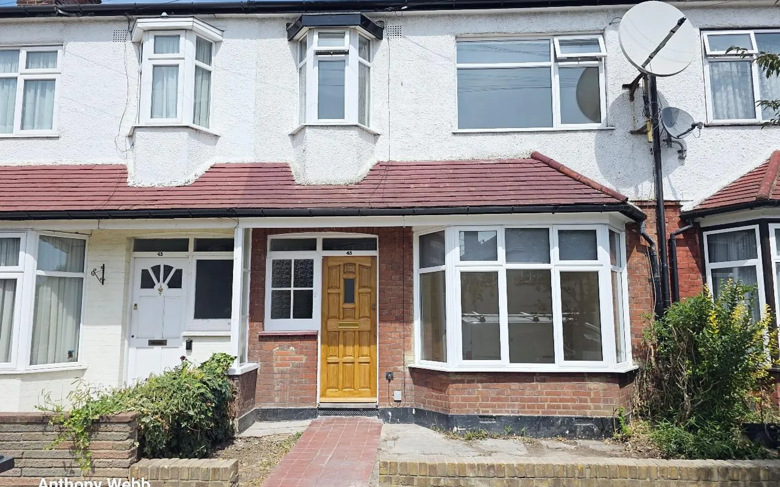 House Norman Avenue in Greater London