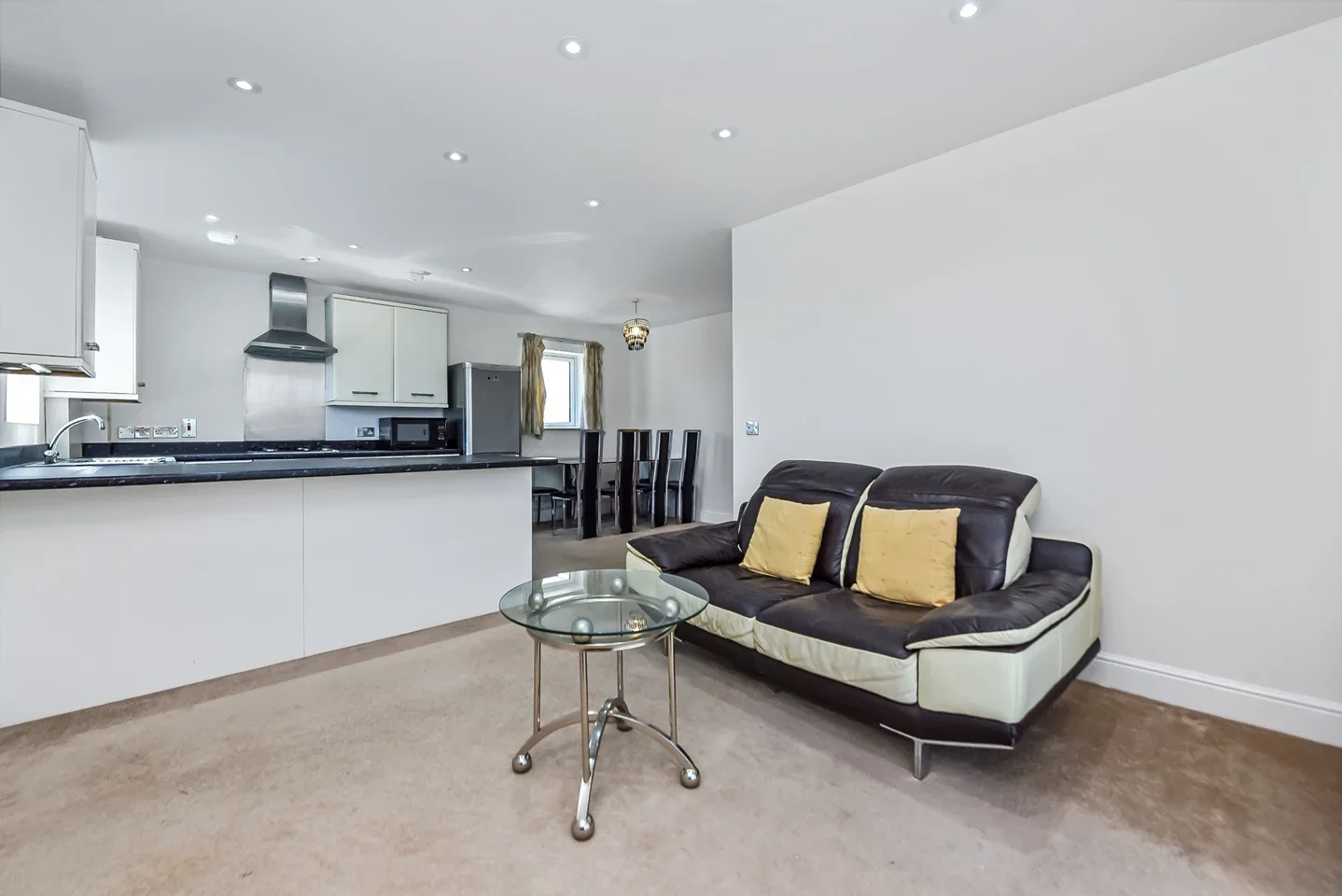 Flat Drinkwater Road in Greater London