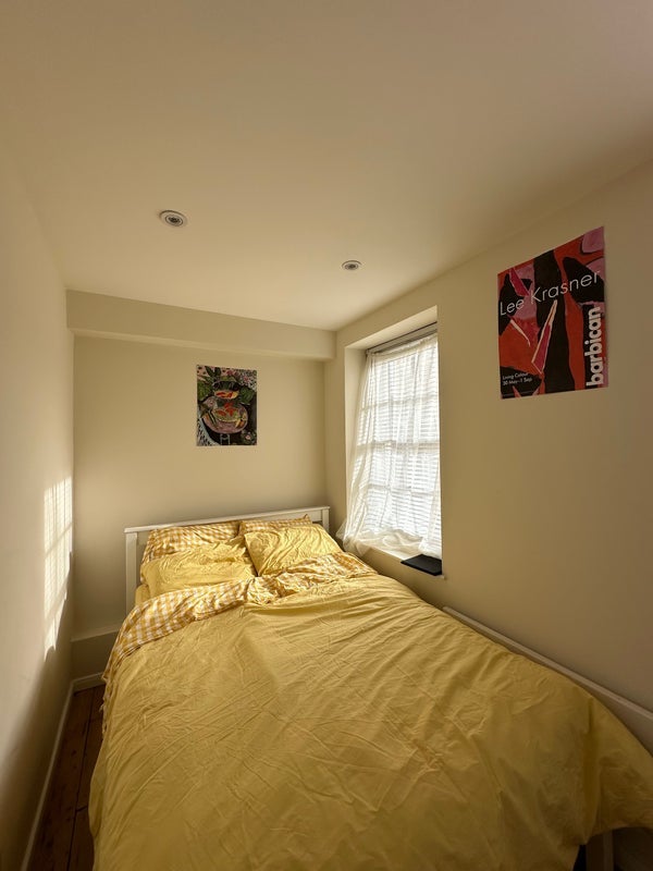 Room Brenthouse Road in Greater London