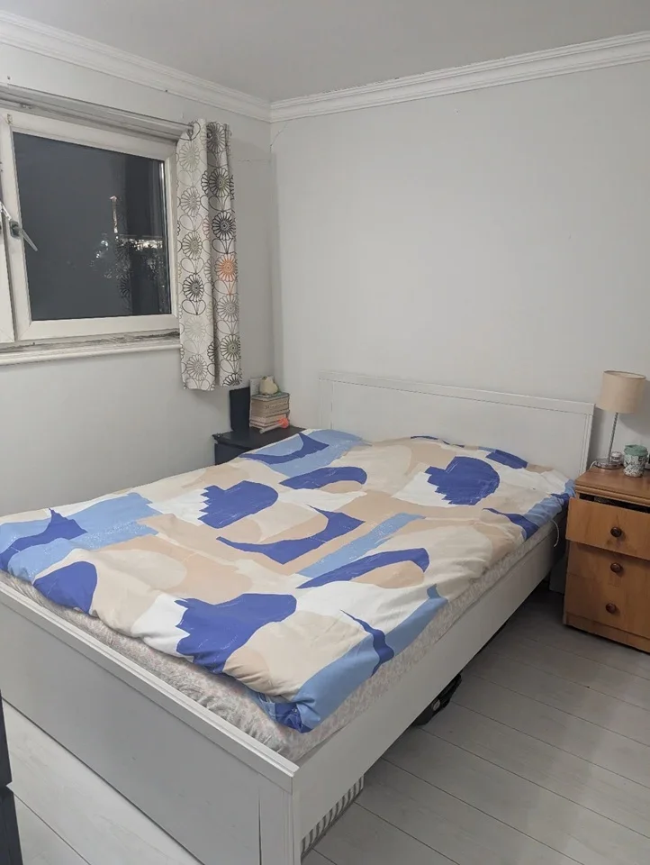 Flat Berwick Road in Greater London