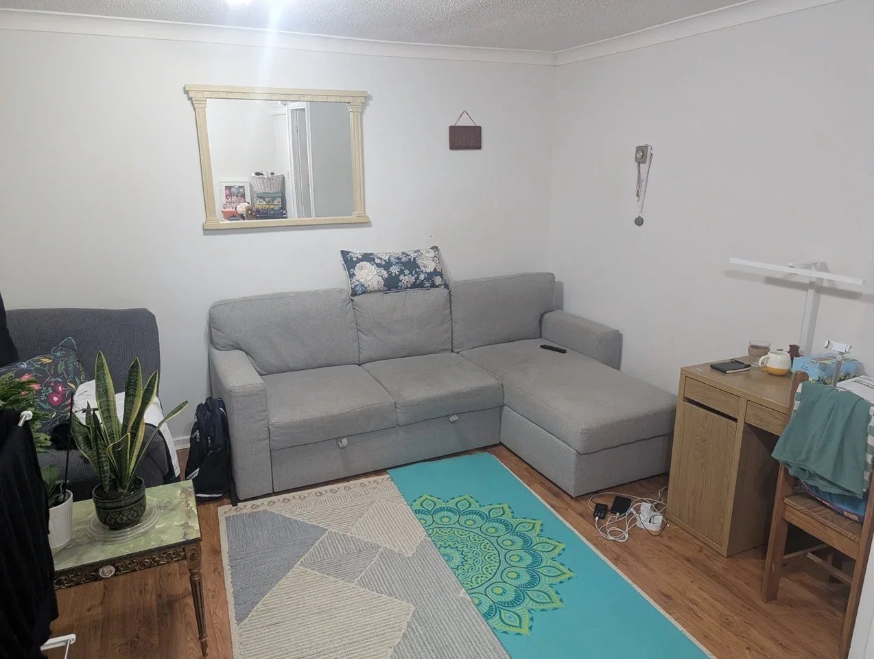 Flat Berwick Road in Greater London