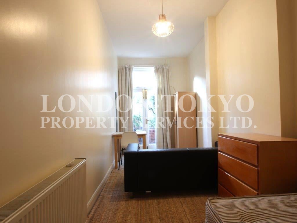 Flat Maresfield Gardens in Greater London