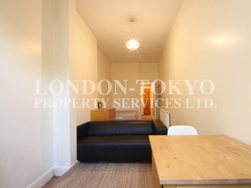 Flat Maresfield Gardens in Greater London