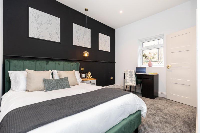 Room Ashley Road in Poole