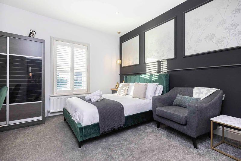 Room Ashley Road in Poole