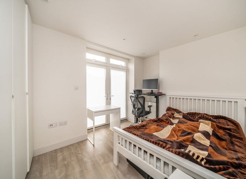 Flat Finchley Road in Greater London