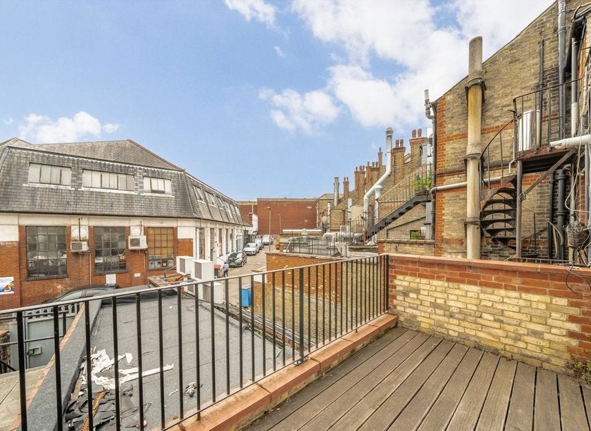 Flat Finchley Road in Greater London