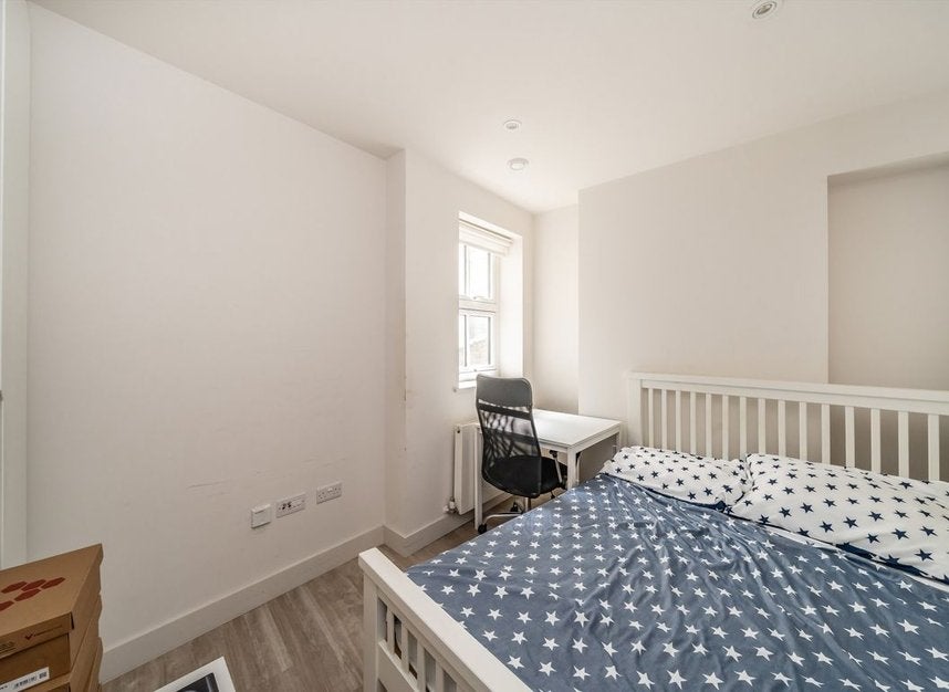 Flat Finchley Road in Greater London