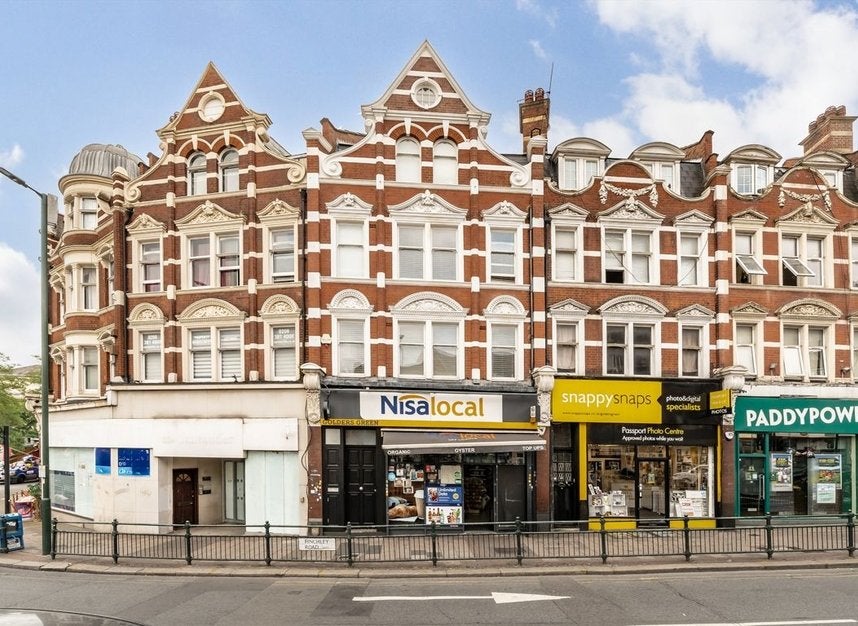 Flat Finchley Road in Greater London