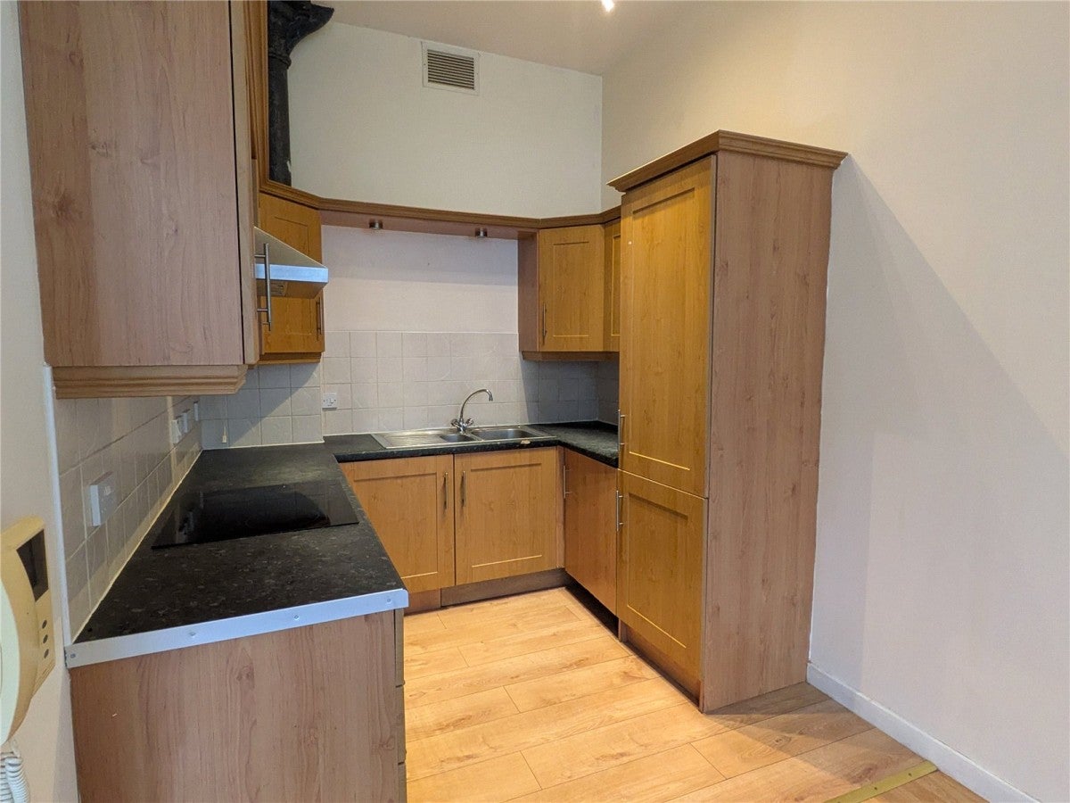 Flat Holdsworth Street in Bradford