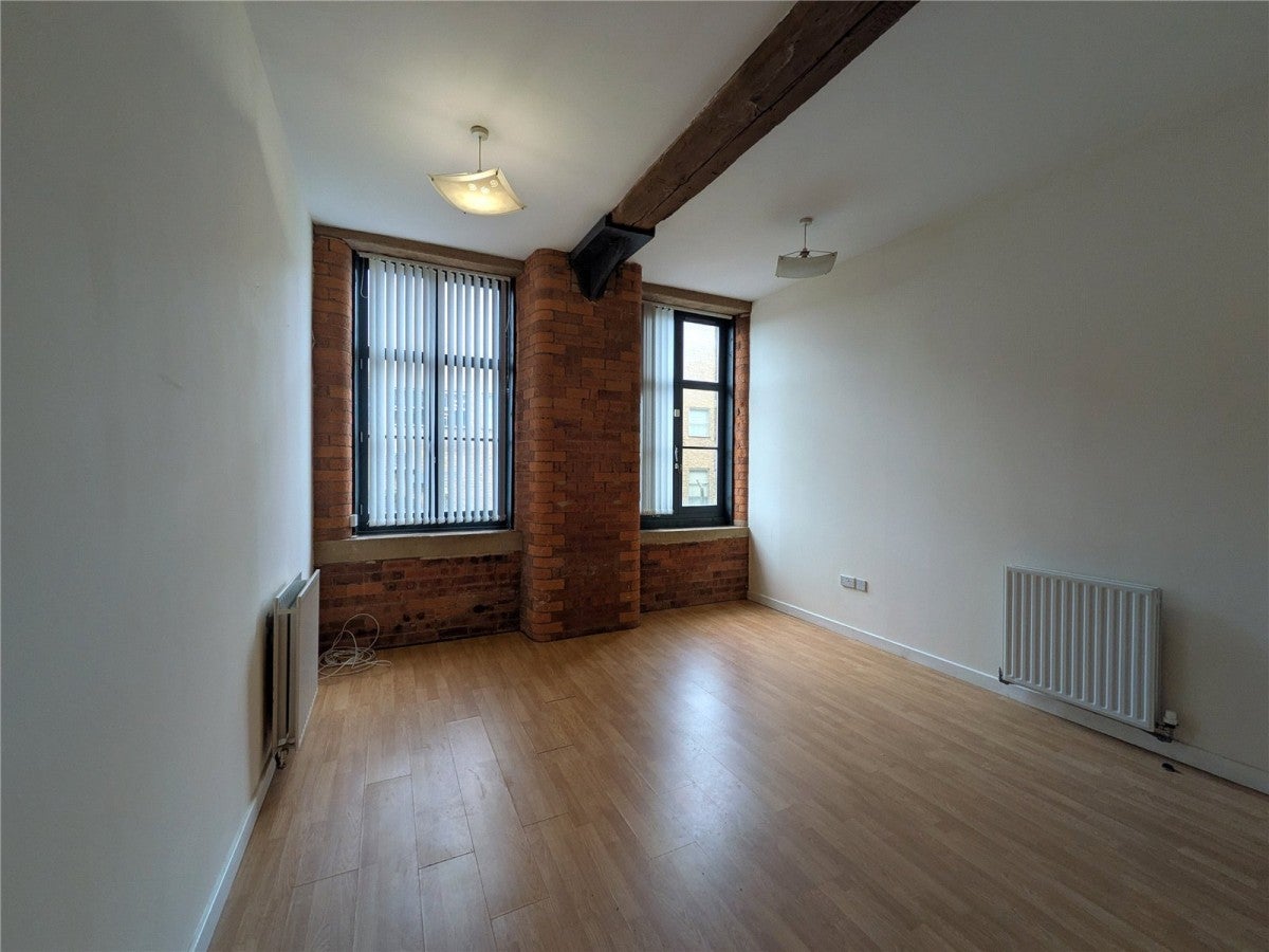Flat Holdsworth Street in Bradford
