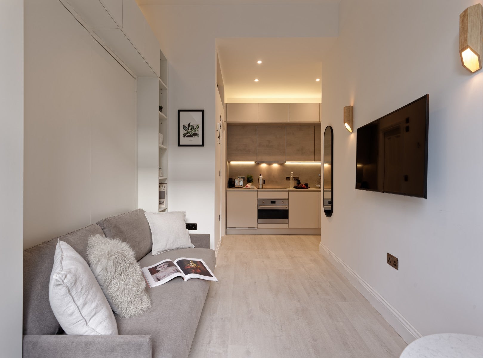 Flat Linden Gardens in Greater London