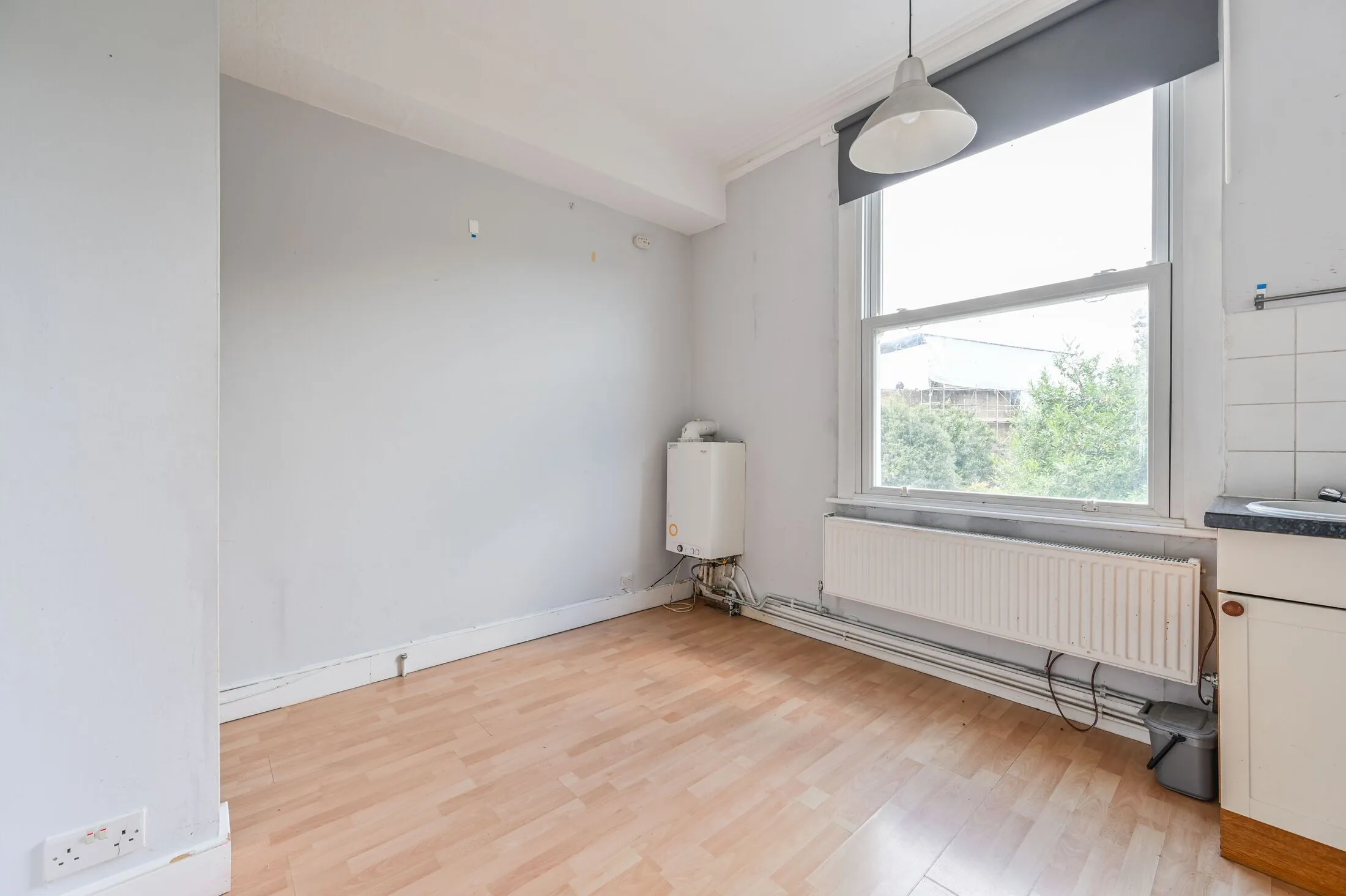 Flat Ritherdon Road in Greater London