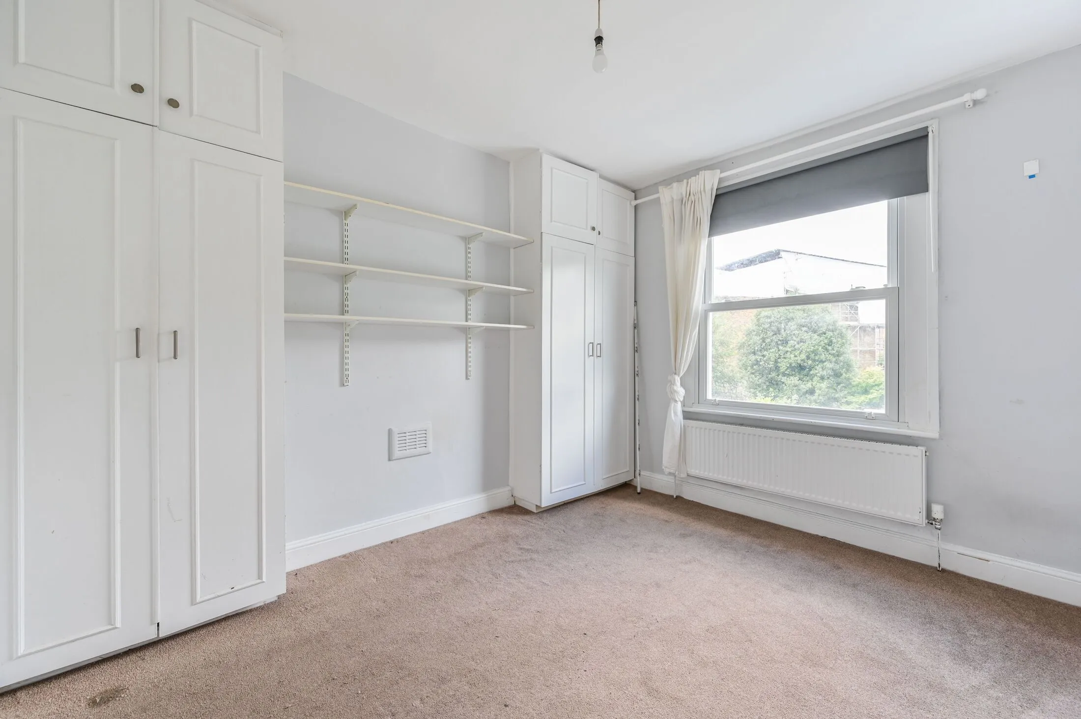 Flat Ritherdon Road in Greater London