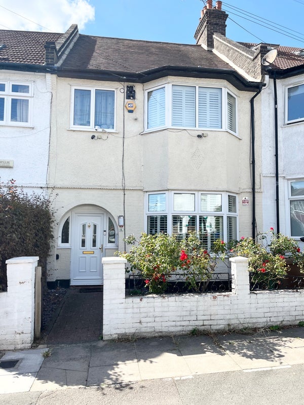 Room Como Road in Greater London