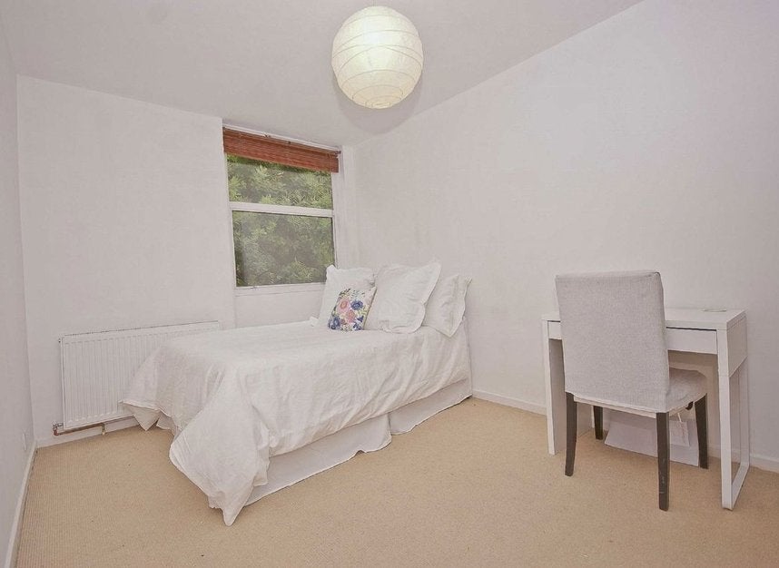 House Cottage Grove in Greater London