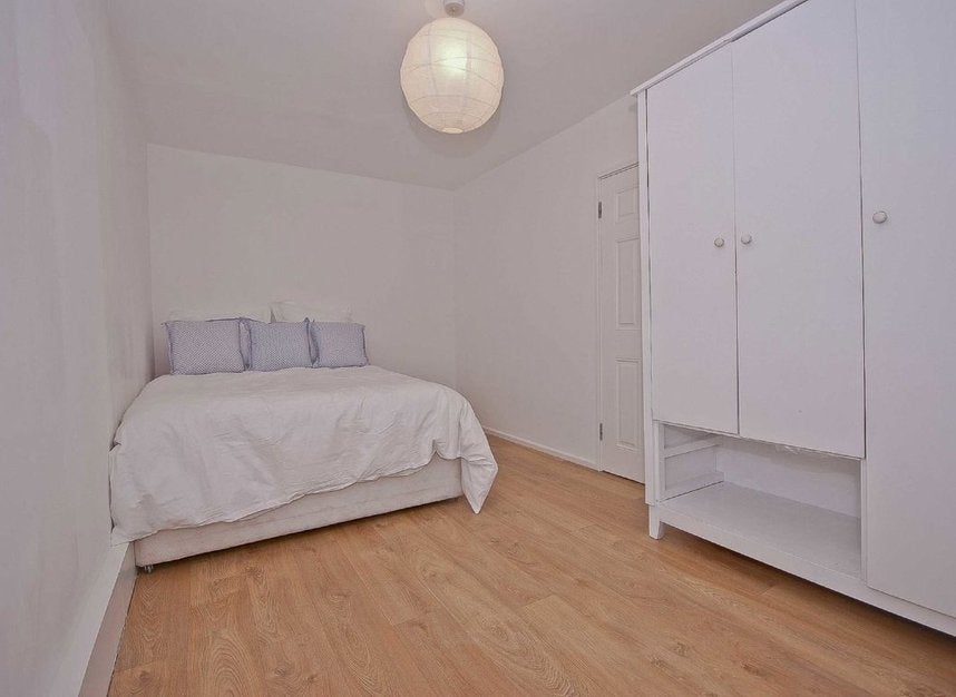 House Cottage Grove in Greater London