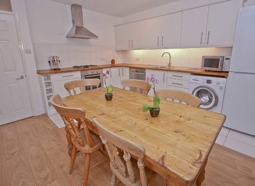 House Cottage Grove in Greater London