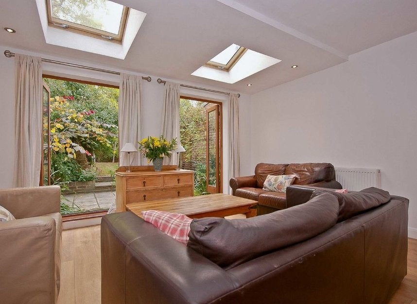 House Cottage Grove in Greater London