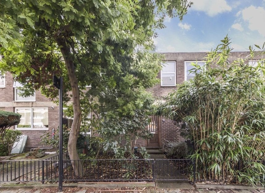 House Cottage Grove in Greater London