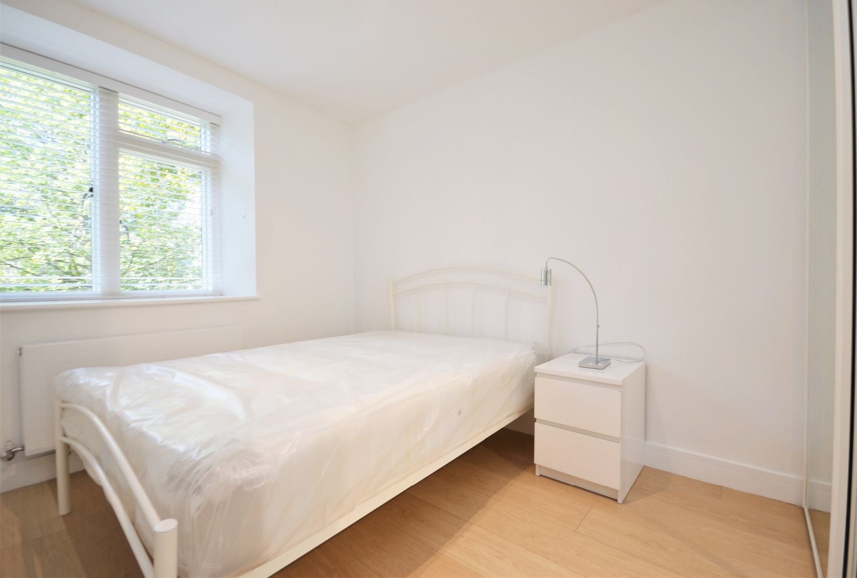 Flat Grove Place in Greater London